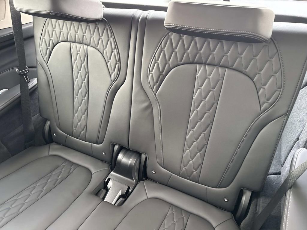 Used 2023 BMW X7 xDrive40i w/ Premium Package image 14