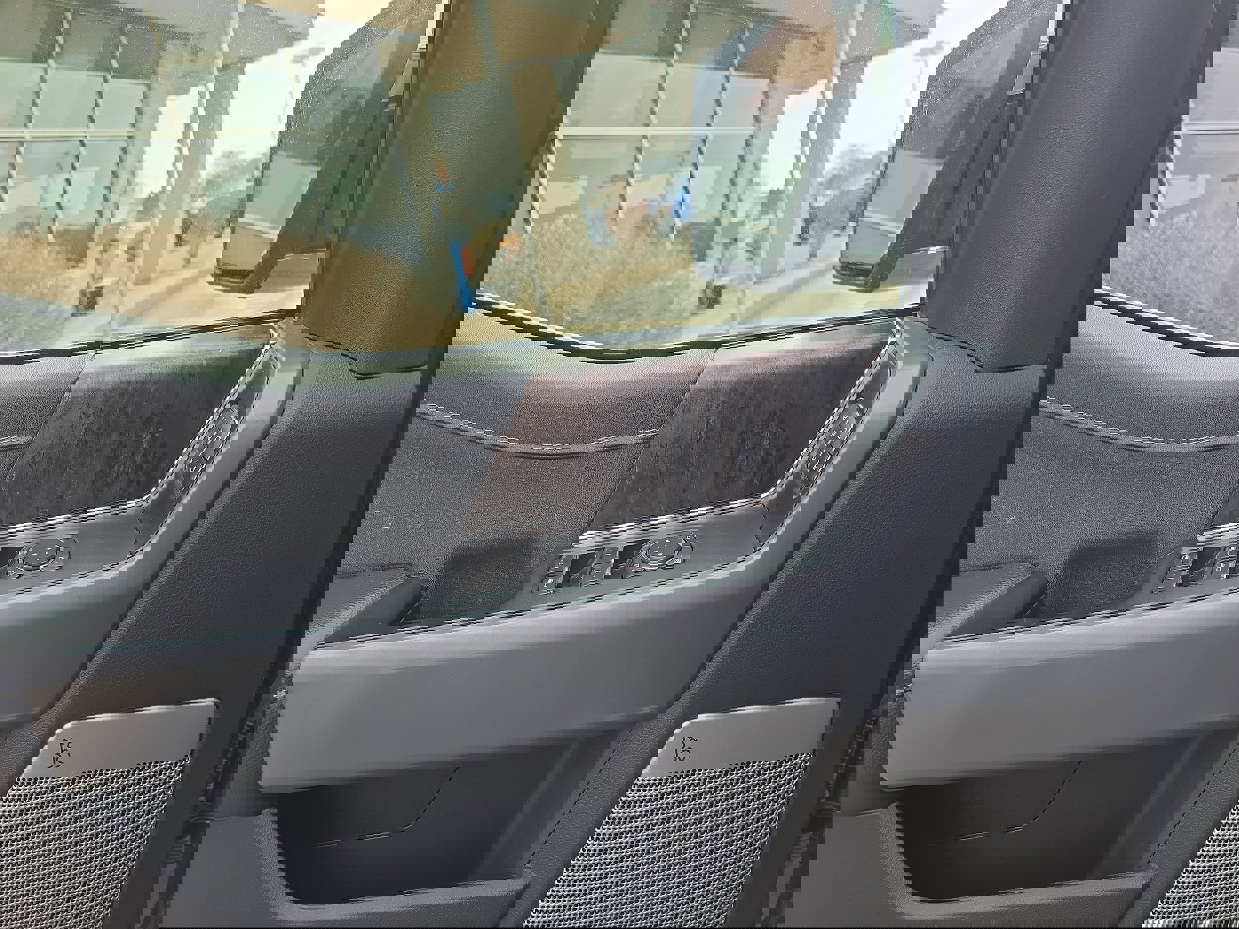 Used 2022 Ford F150 Lariat image 19