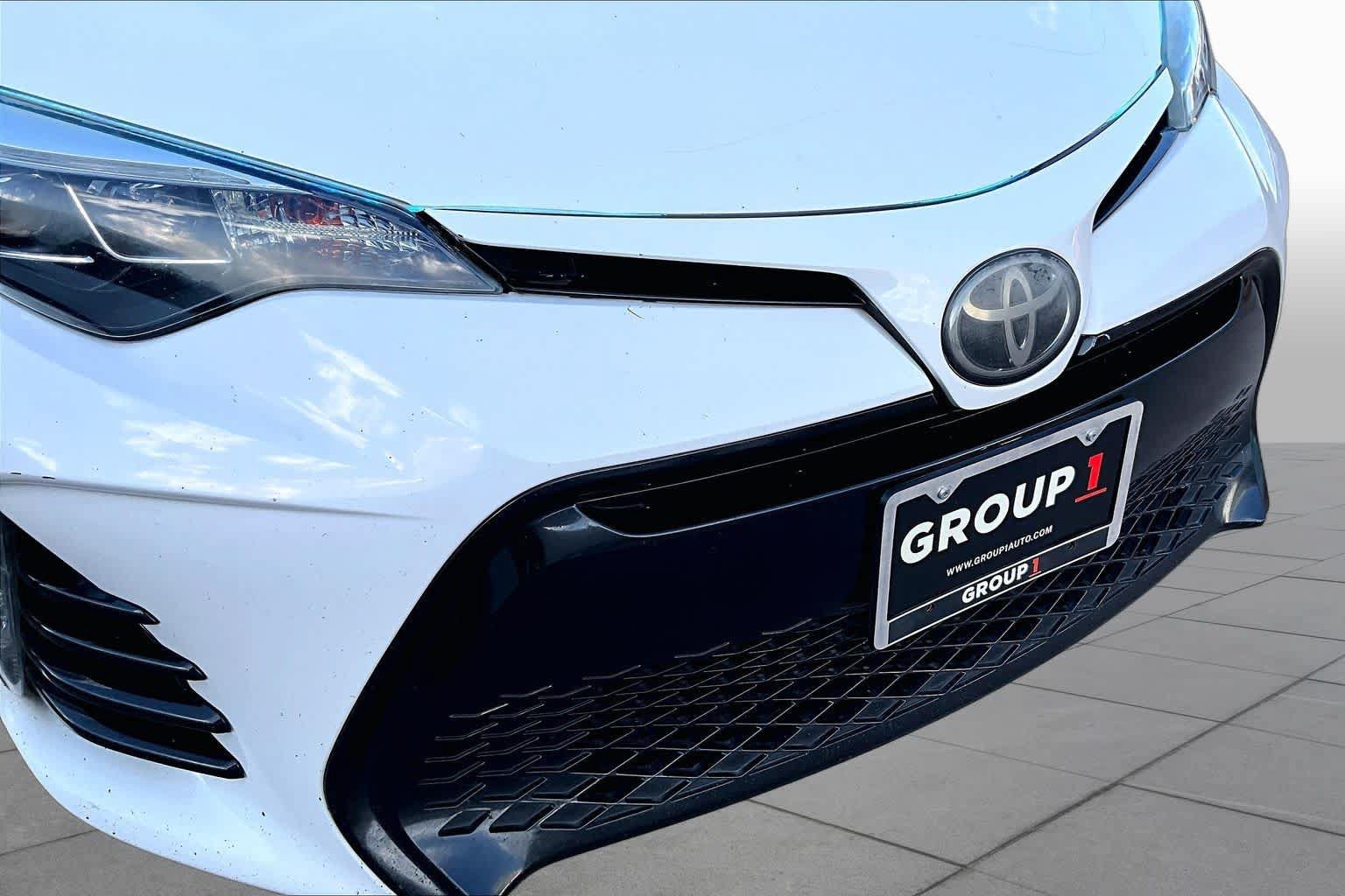 Used 2017 Toyota Corolla SE w/ SE Premium Package FWD image 30