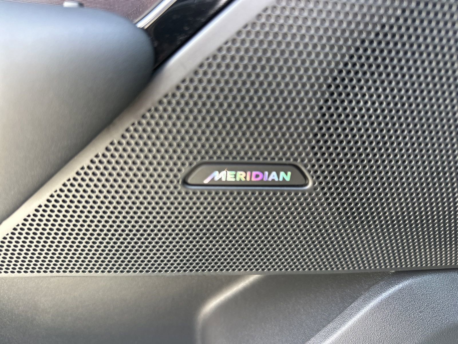 Certified 2026 Land Rover Range Rover Velar Dynamic SE image 12