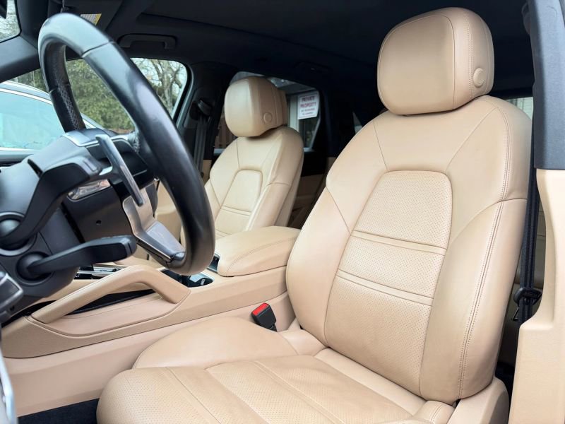 Used 2019 Porsche Cayenne AWD/4WD image 12