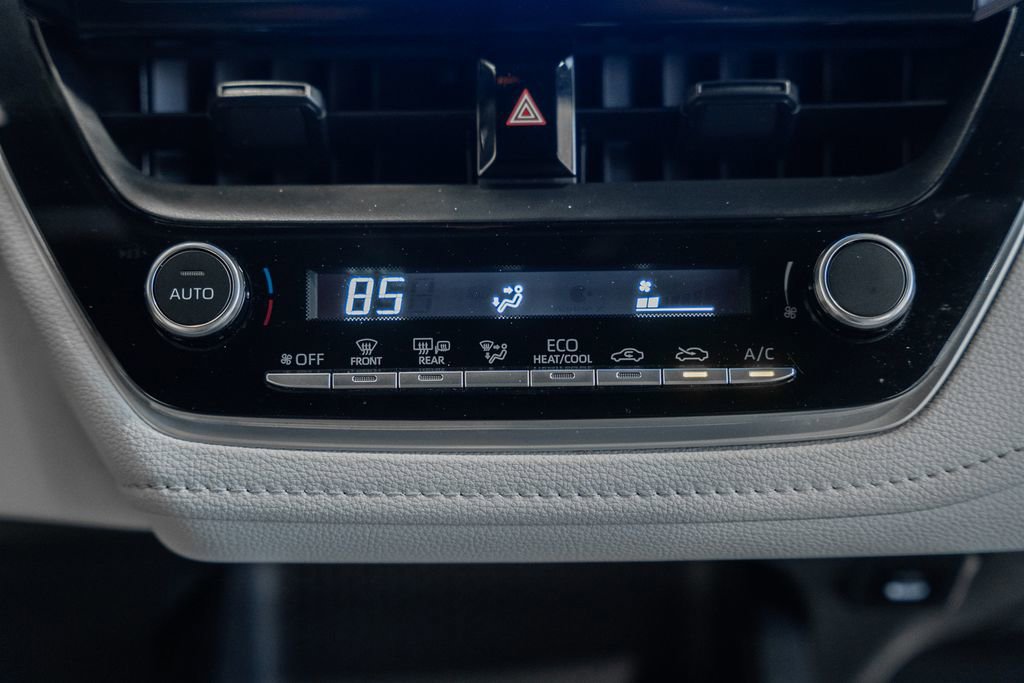 Used 2024 Toyota Corolla SE w/ SE Convenience Package image 19