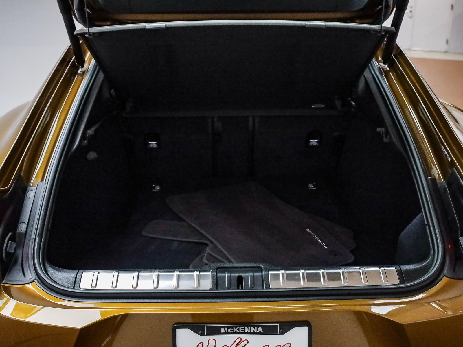 Certified 2025 Porsche Panamera image 28