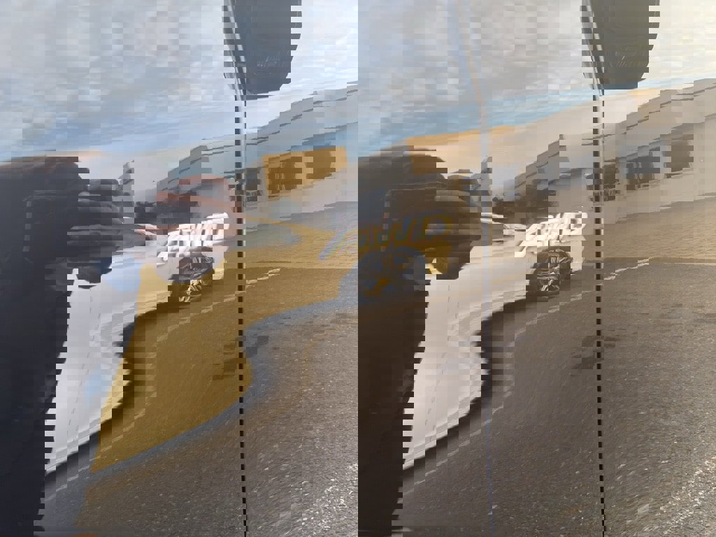 Used 2017 Toyota Sienna Limited Premium image 3