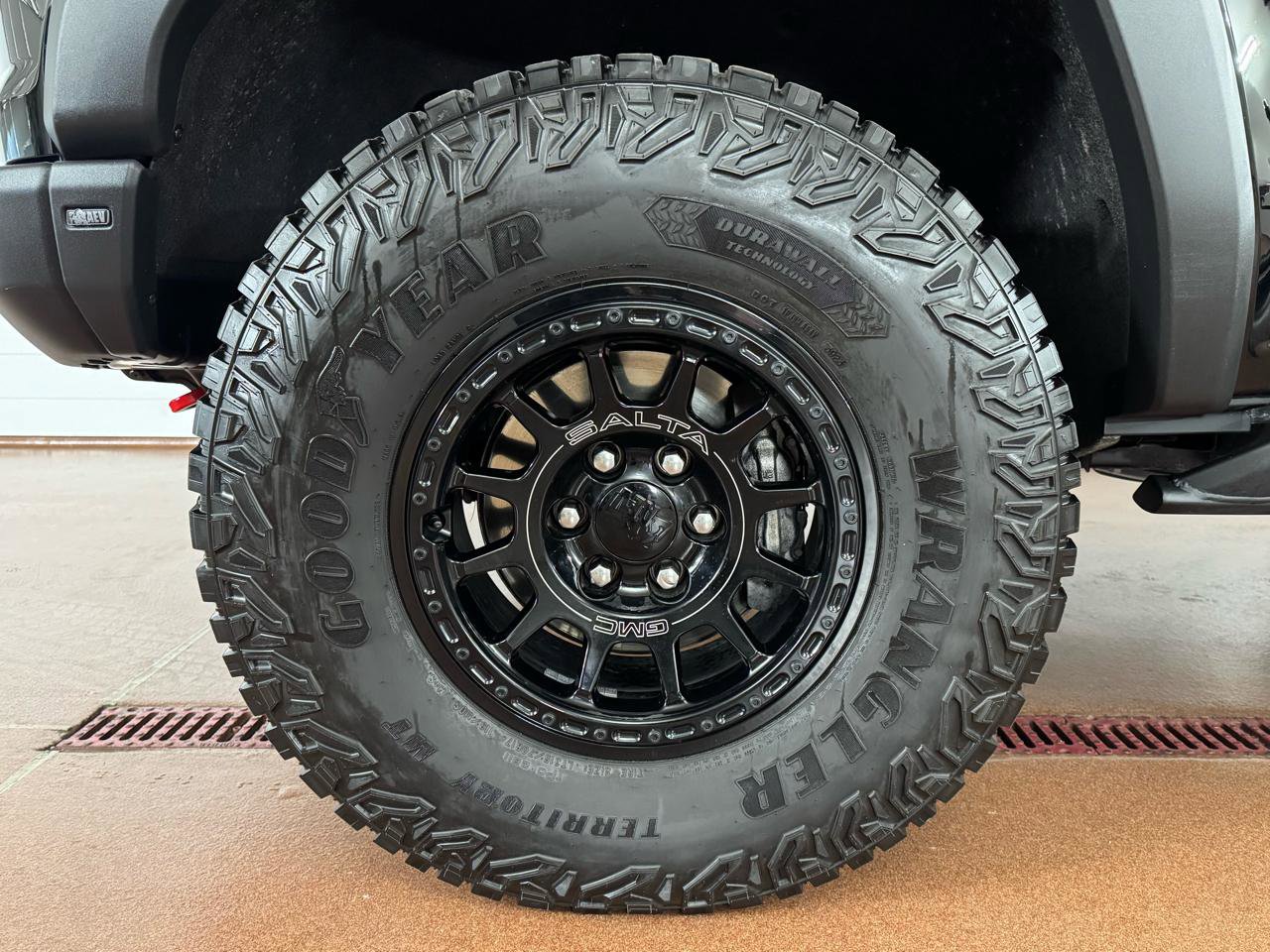 Used 2024 GMC Canyon AT4X w/ AT4X AEV Edition image 10