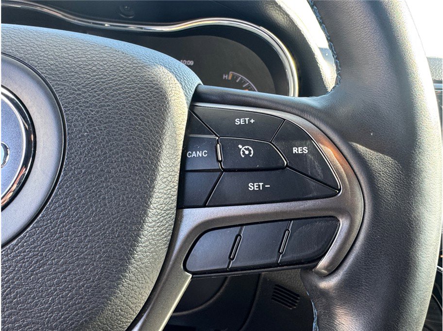 Used 2019 Jeep Grand Cherokee Laredo image 16