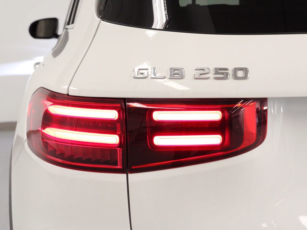 Certified 2025 Mercedes-Benz GLB 250 4MATIC image 11