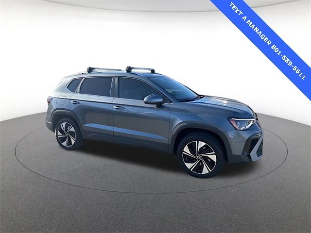 Used 2025 Volkswagen Taos SE image 1