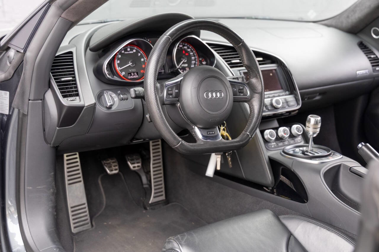 Used 2011 Audi R8 V10 image 10