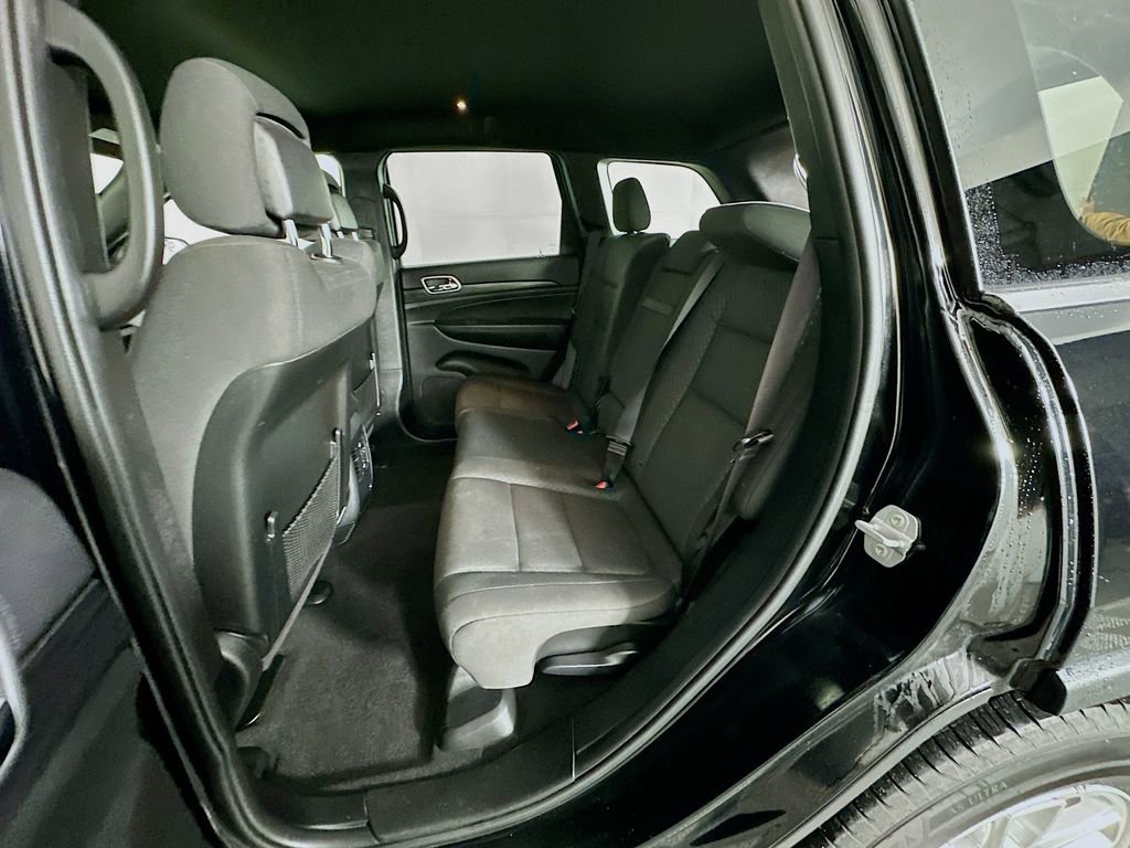 Used 2019 Jeep Grand Cherokee Laredo image 30