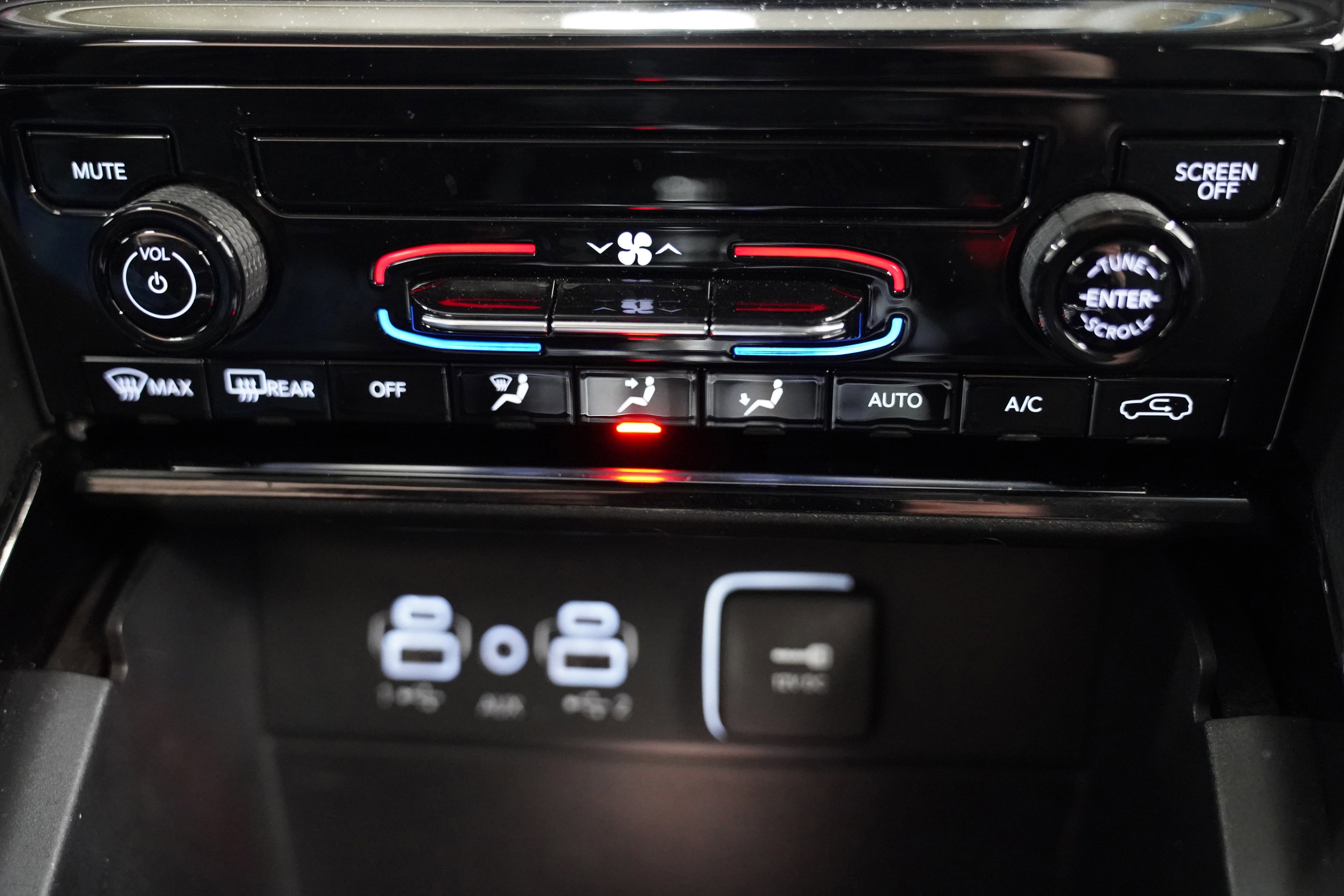 Used 2023 Jeep Grand Cherokee Laredo X image 27