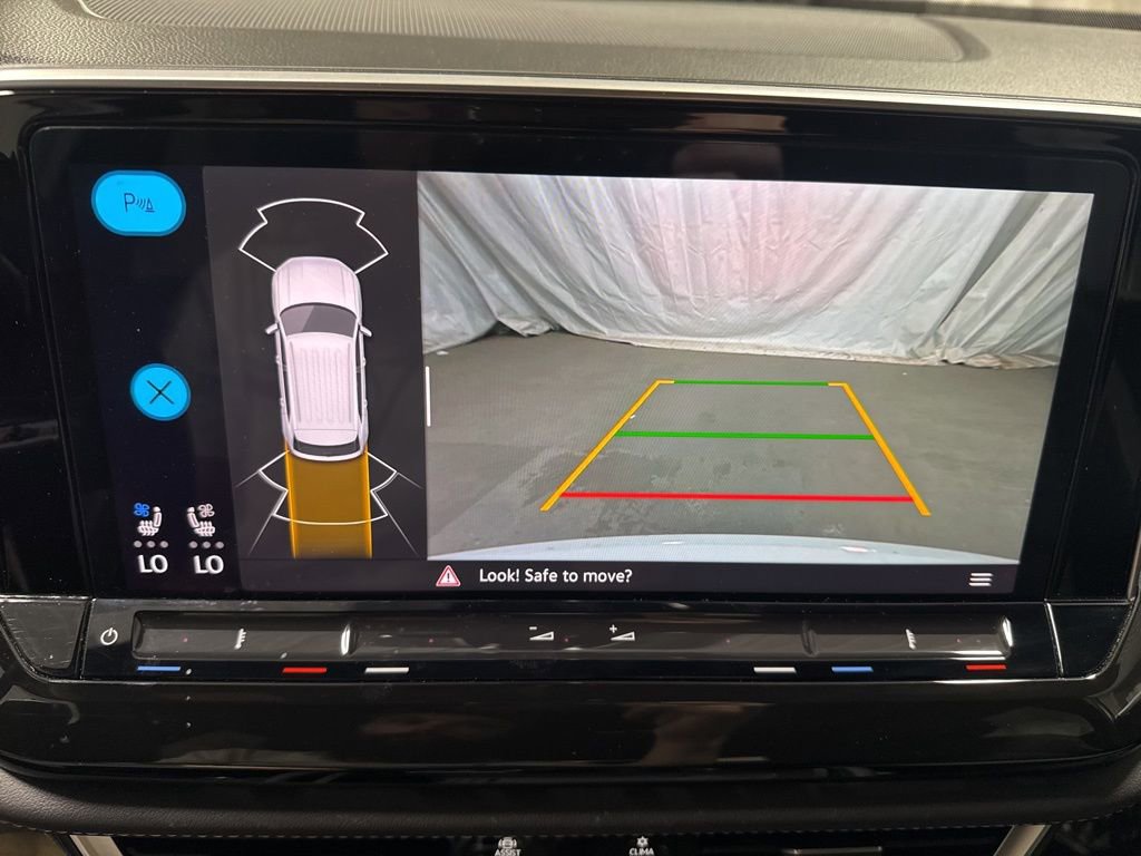 Used 2025 Volkswagen Atlas Cross Sport SE image 27