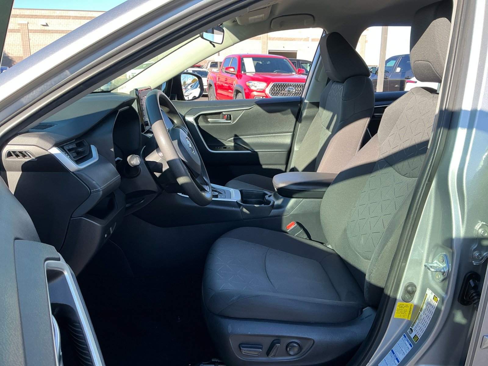 Used 2021 Toyota RAV4 XLE w/ Carpet Mat Package (TMS) image 14