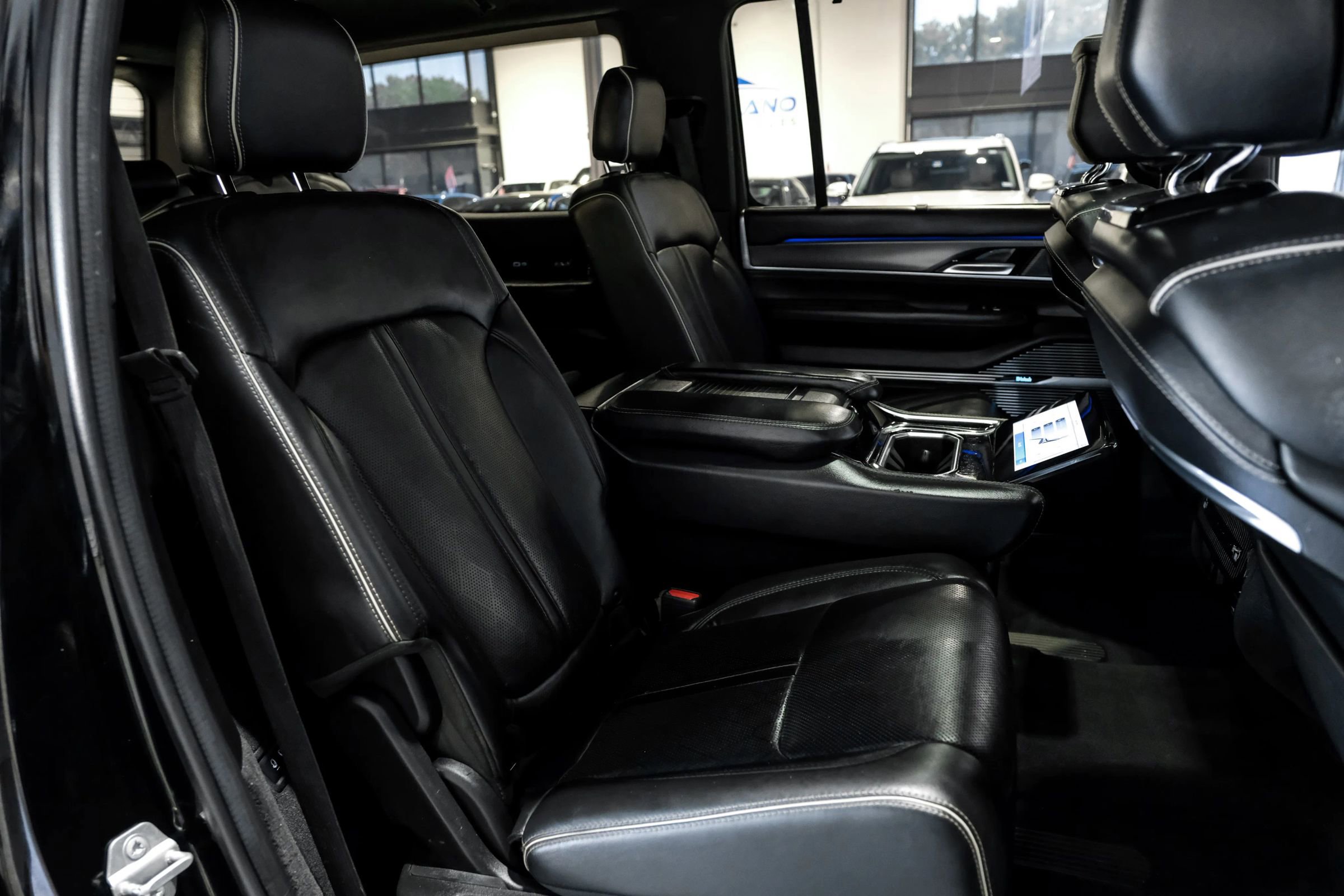 Used 2022 Jeep Grand Wagoneer Series II image 43