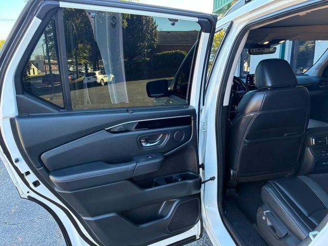 Used 2023 Honda Pilot Touring image 18