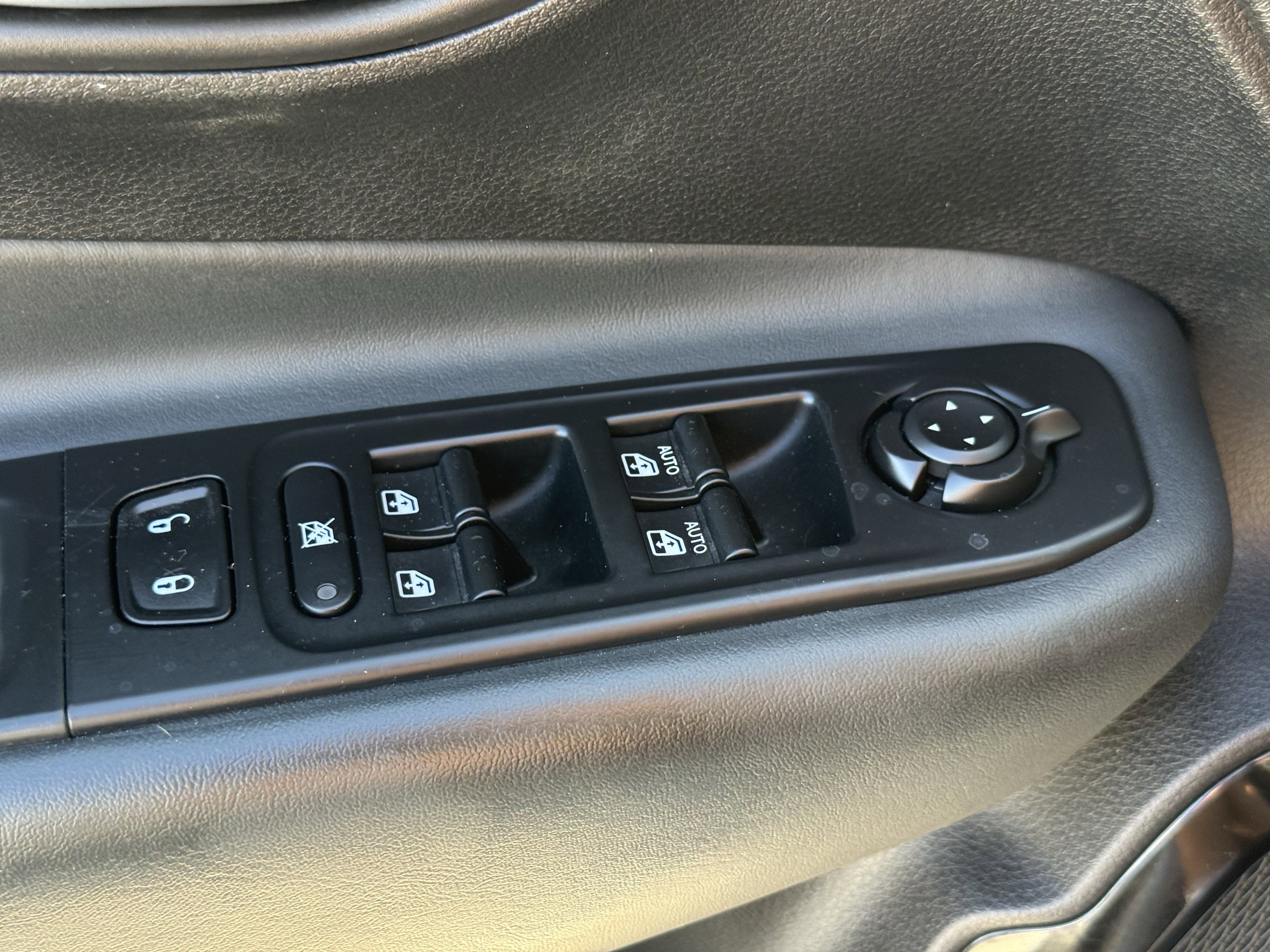 Used 2018 Jeep Renegade Altitude image 26