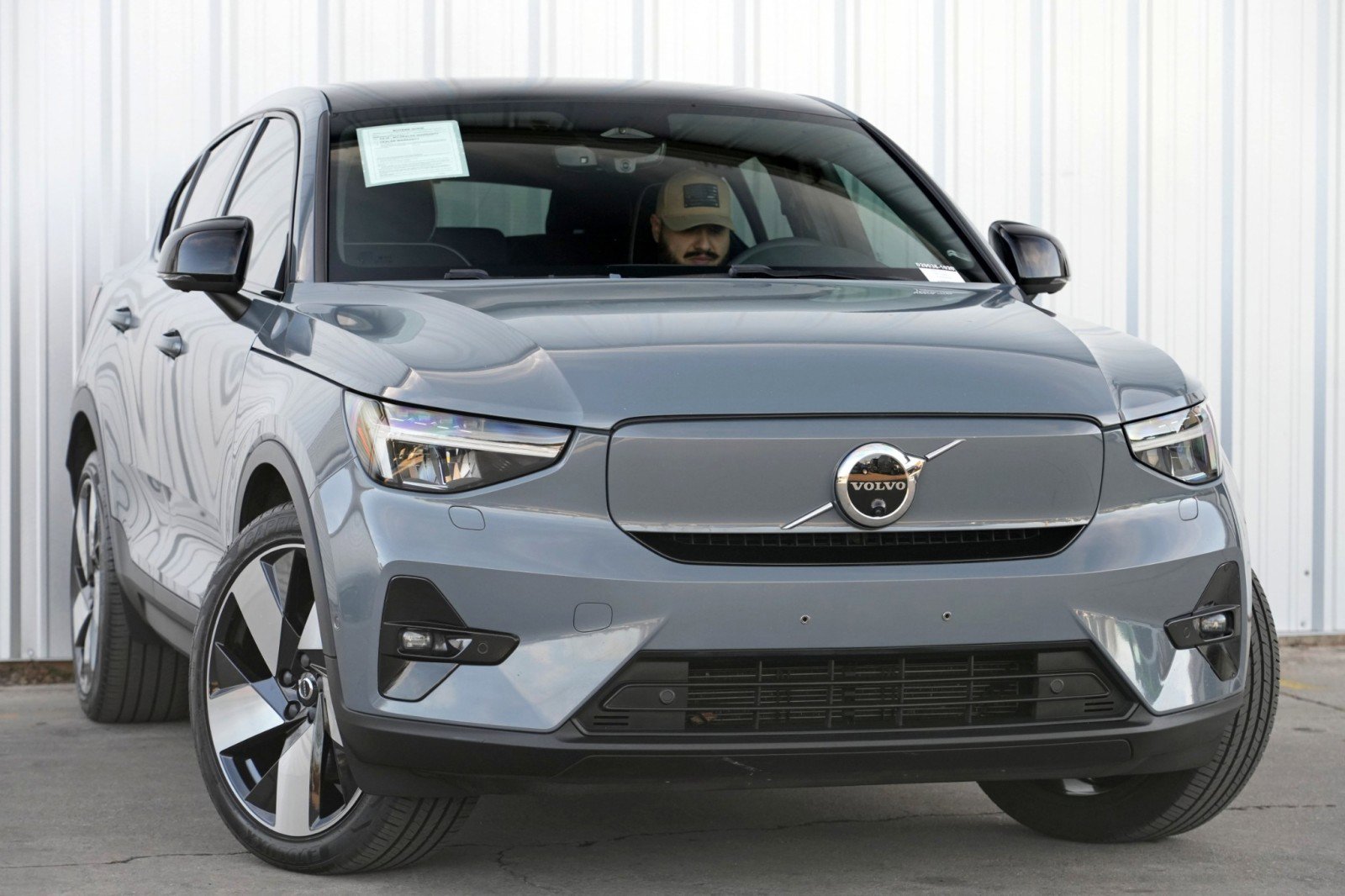 Used 2023 Volvo C40 P8 Recharge Ultimate image 2