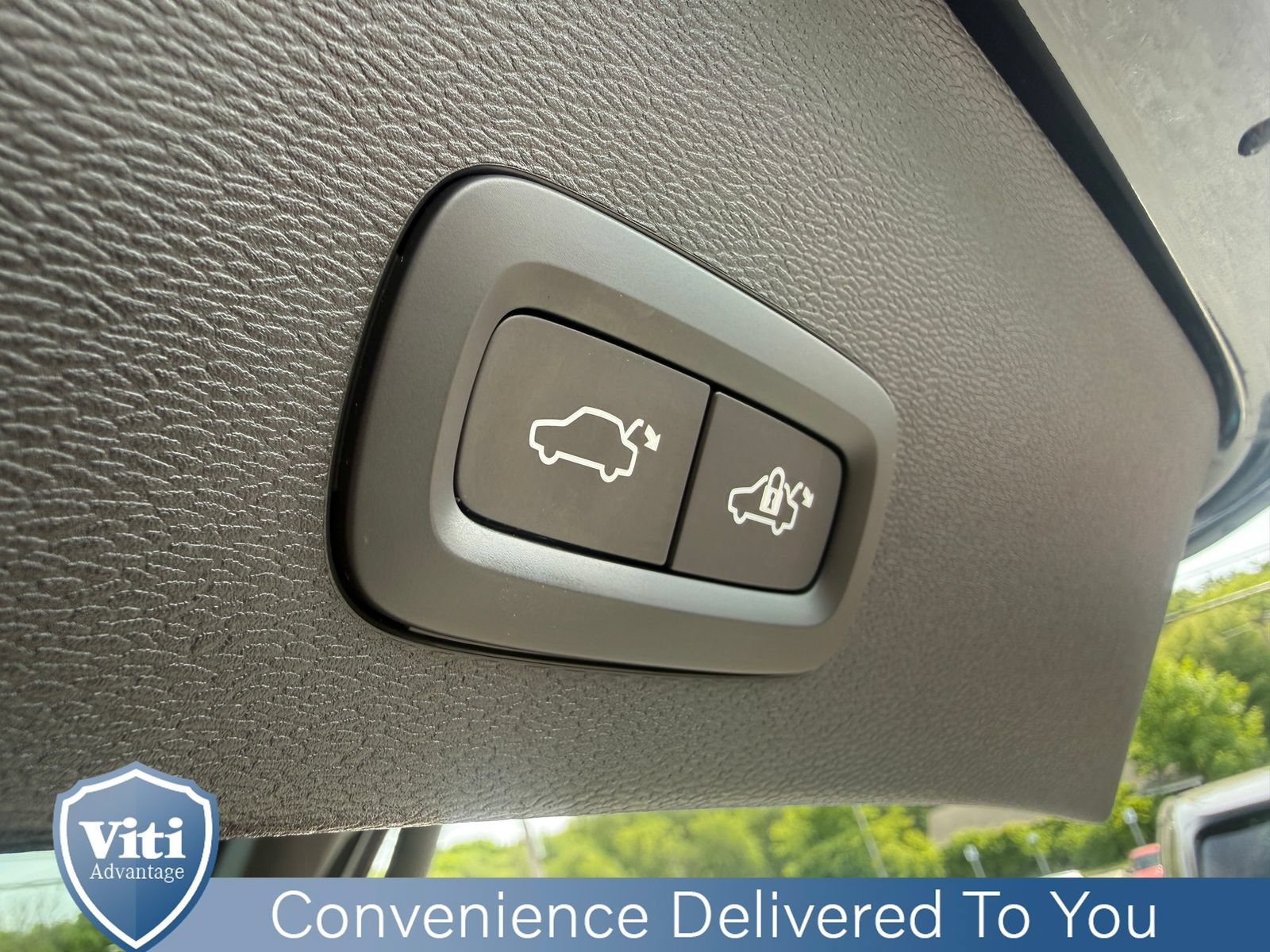 Certified 2023 Volvo C40 P8 Recharge Plus AWD/4WD image 25