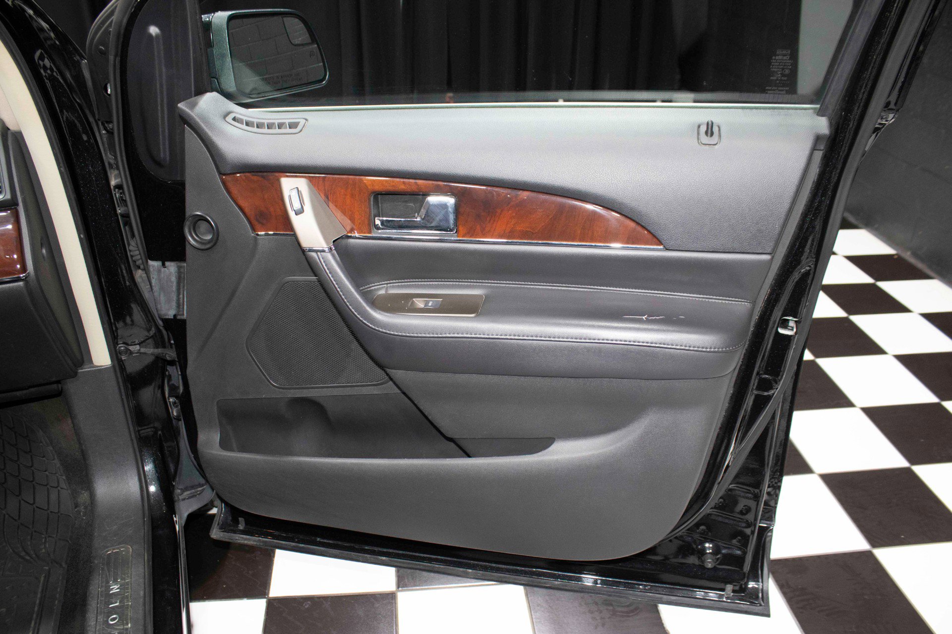 Used 2014 Lincoln MKX AWD w/ Olive Ash Wood Package image 24