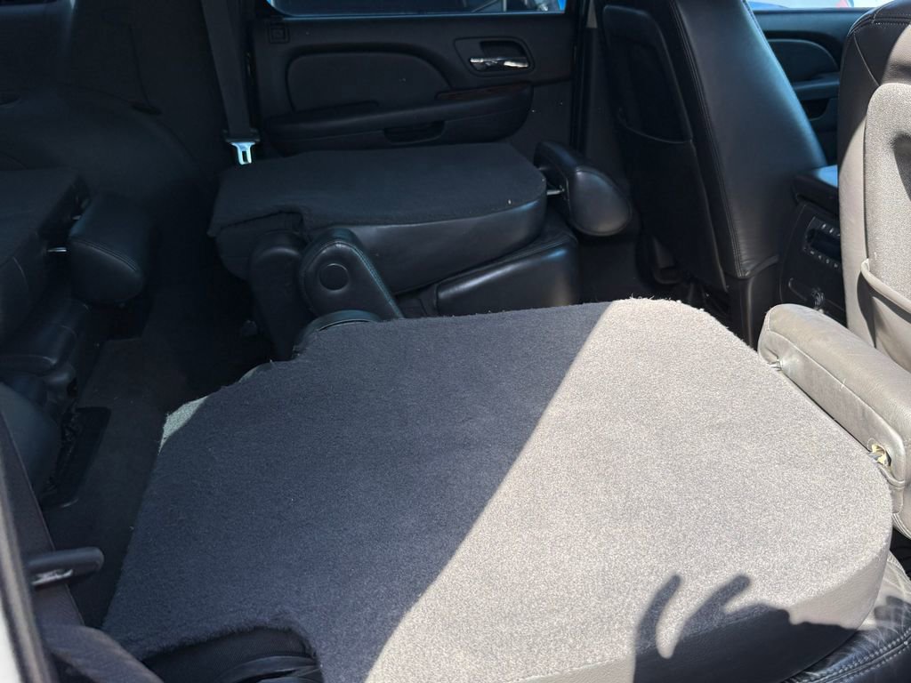 Used 2011 Chevrolet Suburban LT image 14