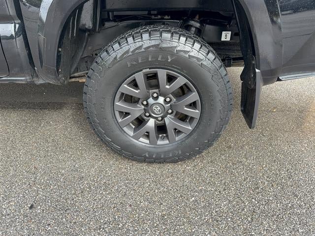 Used 2021 Toyota Tacoma SR5 AWD/4WD image 9
