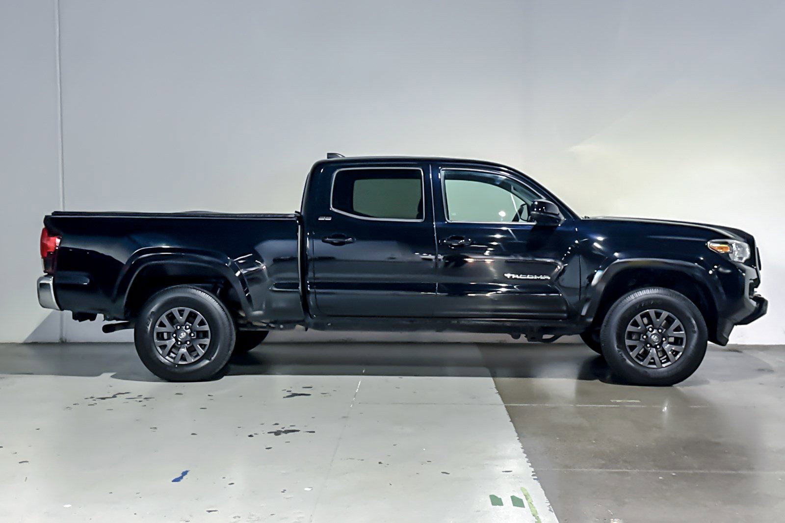 Used 2021 Toyota Tacoma SR5 AWD/4WD image 7