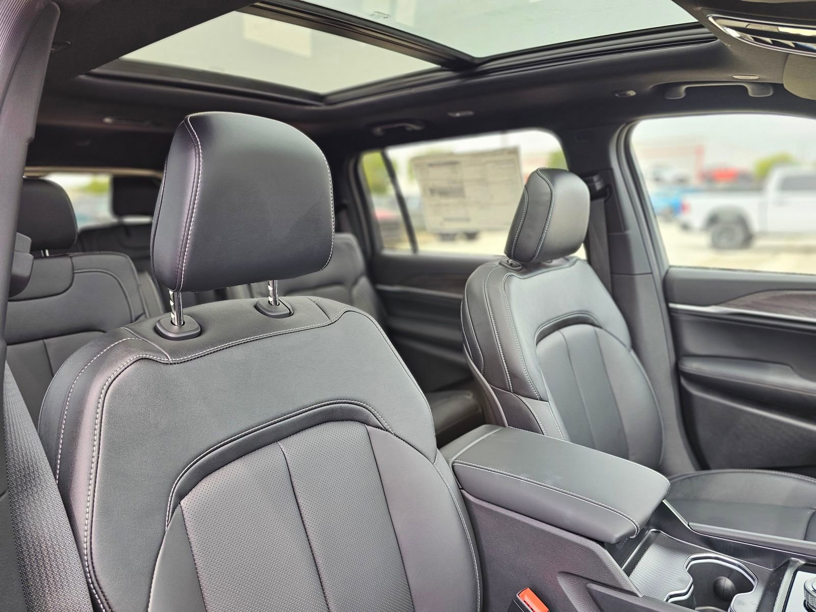 New 2026 Jeep Grand Cherokee L Limited Reserve AWD/4WD image 28