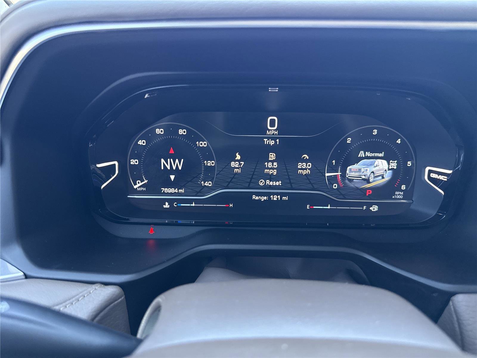 Used 2022 GMC Yukon Denali w/ Advanced Technology Package image 11