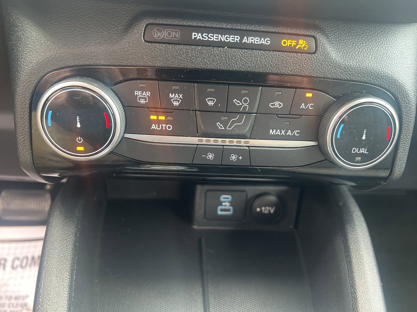 Used 2022 Ford Escape SE image 27