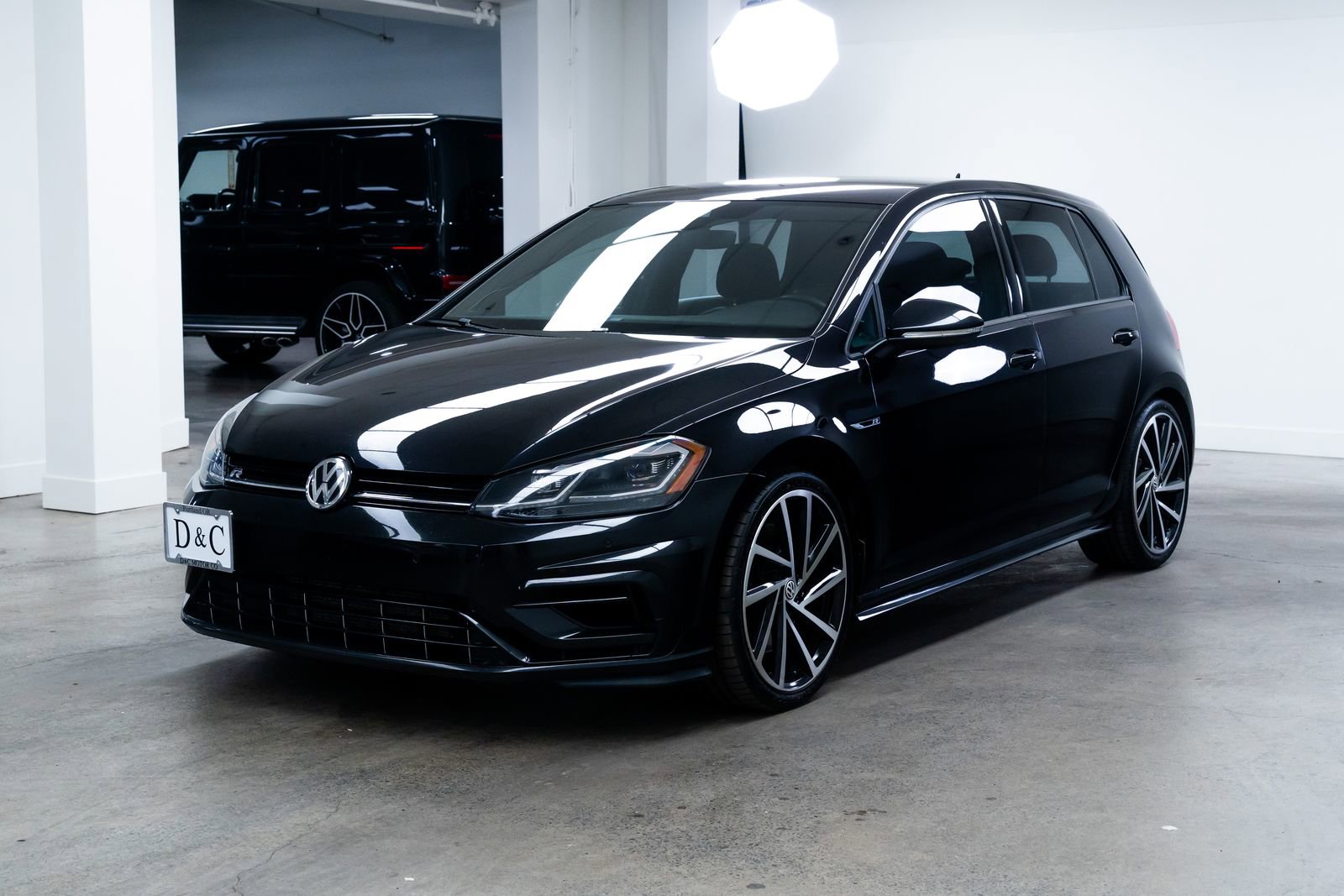Used 2019 Volkswagen Golf R 4-Door image 2