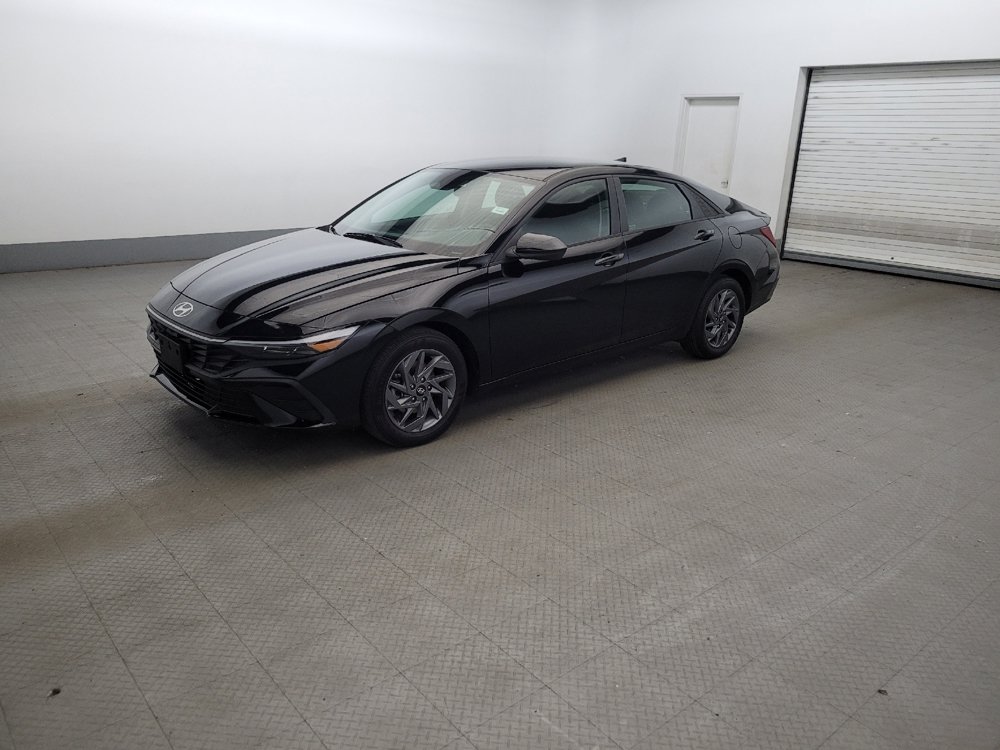 Used 2024 Hyundai Elantra SEL FWD image 2