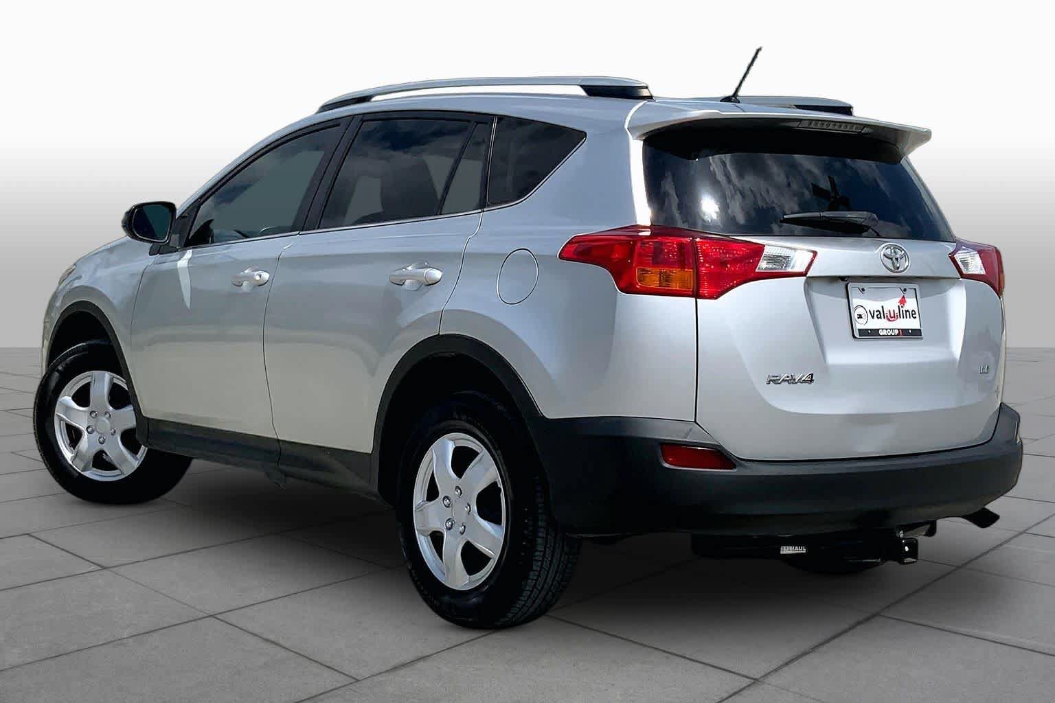 Used 2015 Toyota RAV4 LE FWD image 12
