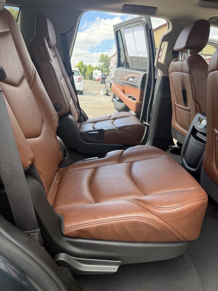 Used 2019 Cadillac Escalade Luxury AWD/4WD image 17