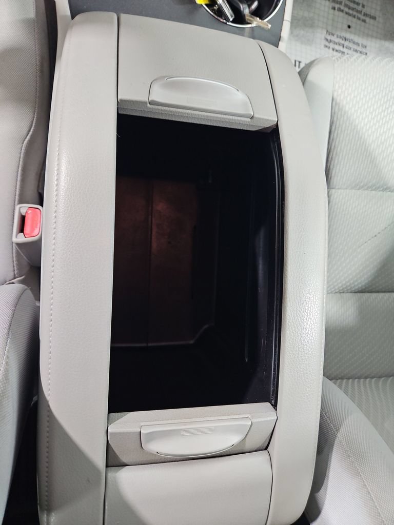 Used 2014 Toyota Highlander LE FWD image 25