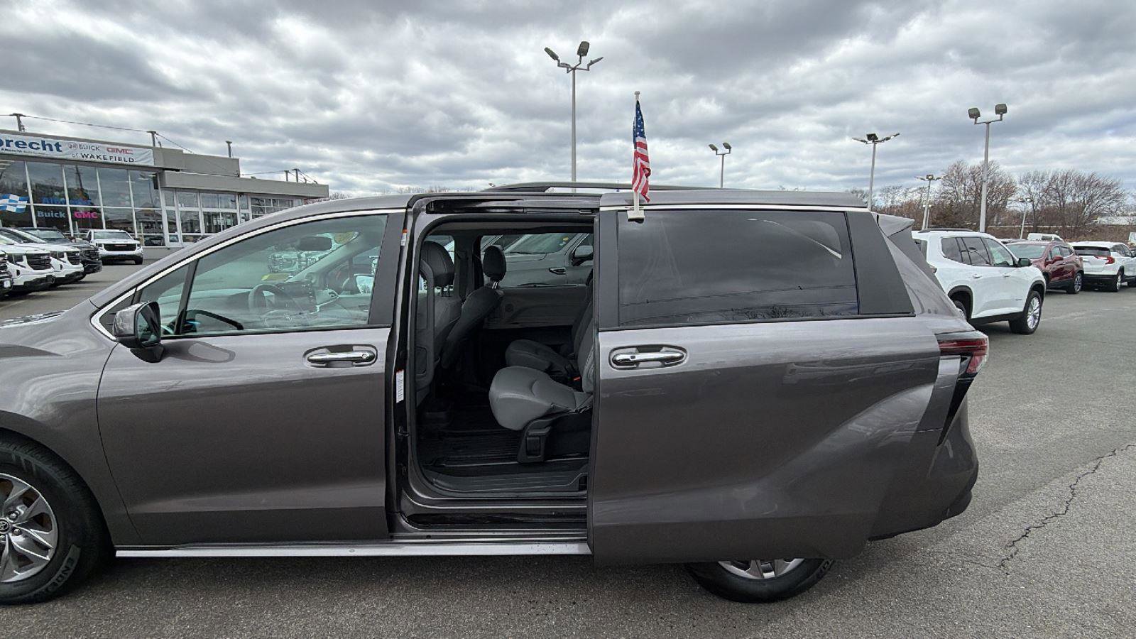 Used 2024 Toyota Sienna XLE w/ XLE Plus Package image 36