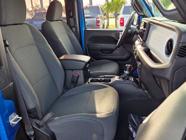 Certified 2025 Jeep Wrangler Sport AWD/4WD image 18