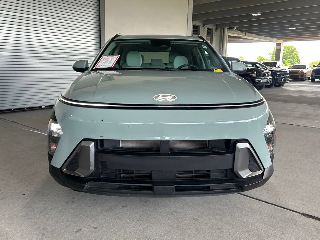 Used 2024 Hyundai Kona SEL FWD image 2