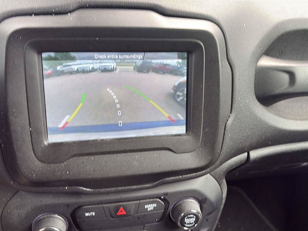 Used 2020 Jeep Renegade Altitude FWD image 15