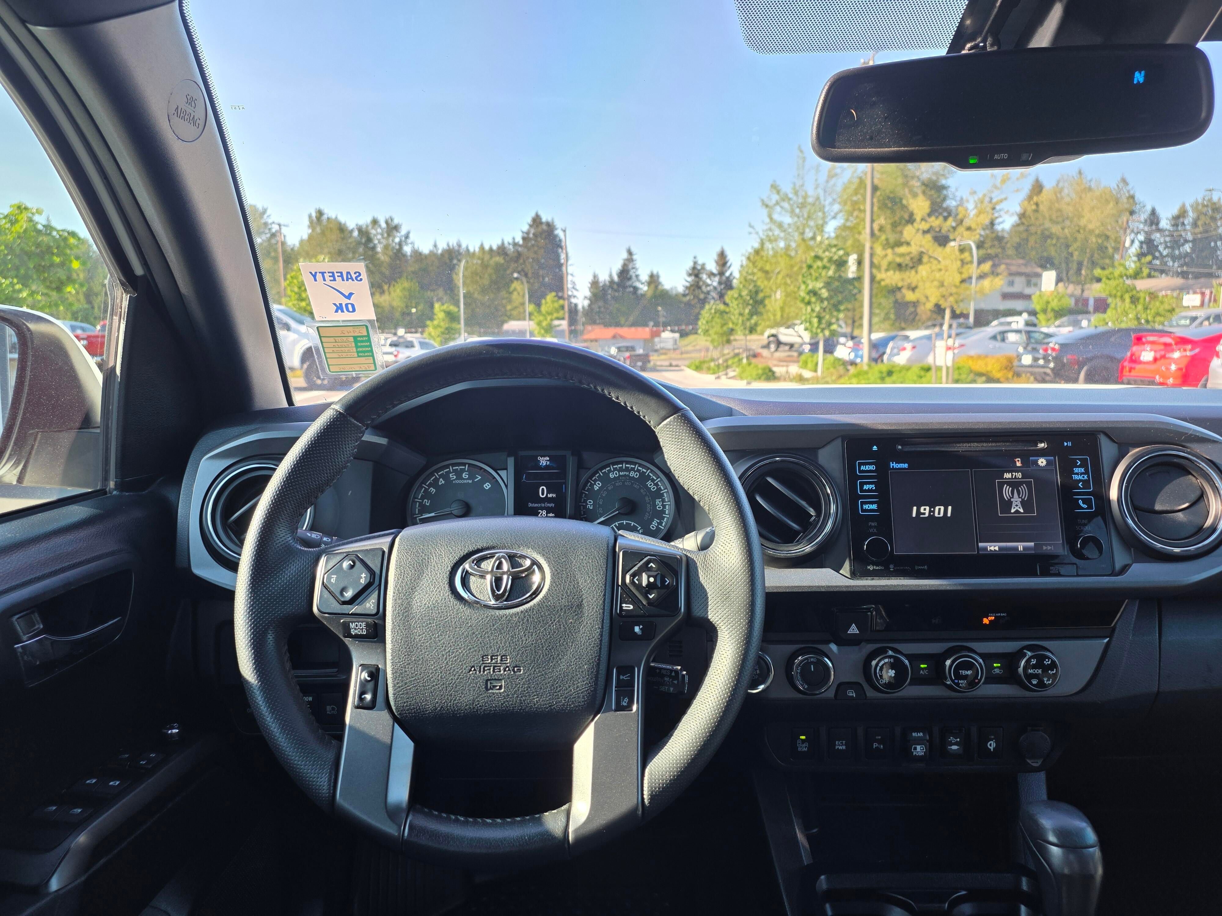 Used 2018 Toyota Tacoma TRD Off-Road w/ Technology Package AWD/4WD image 13