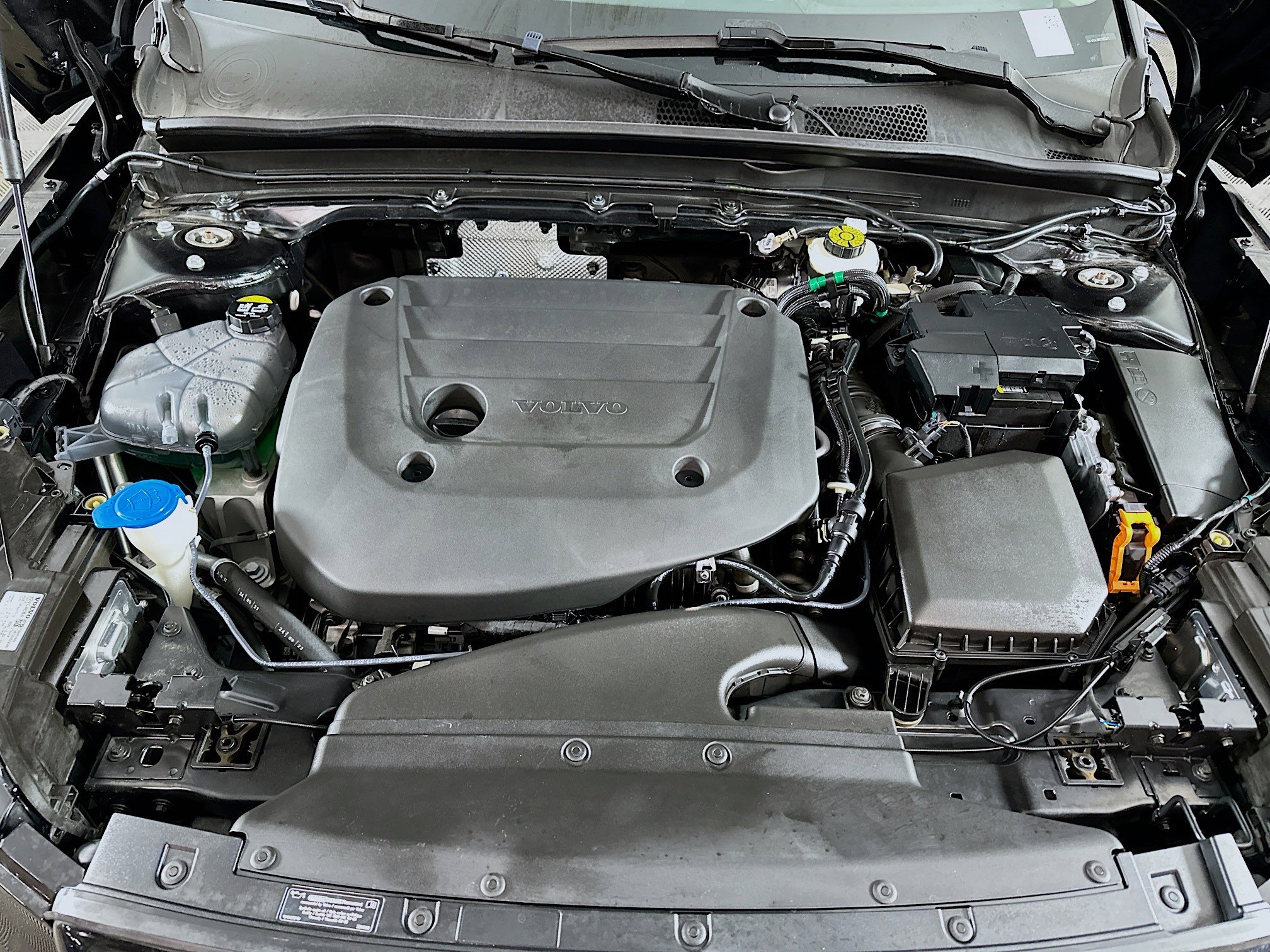 Used 2024 Volvo XC40 B5 Plus image 34