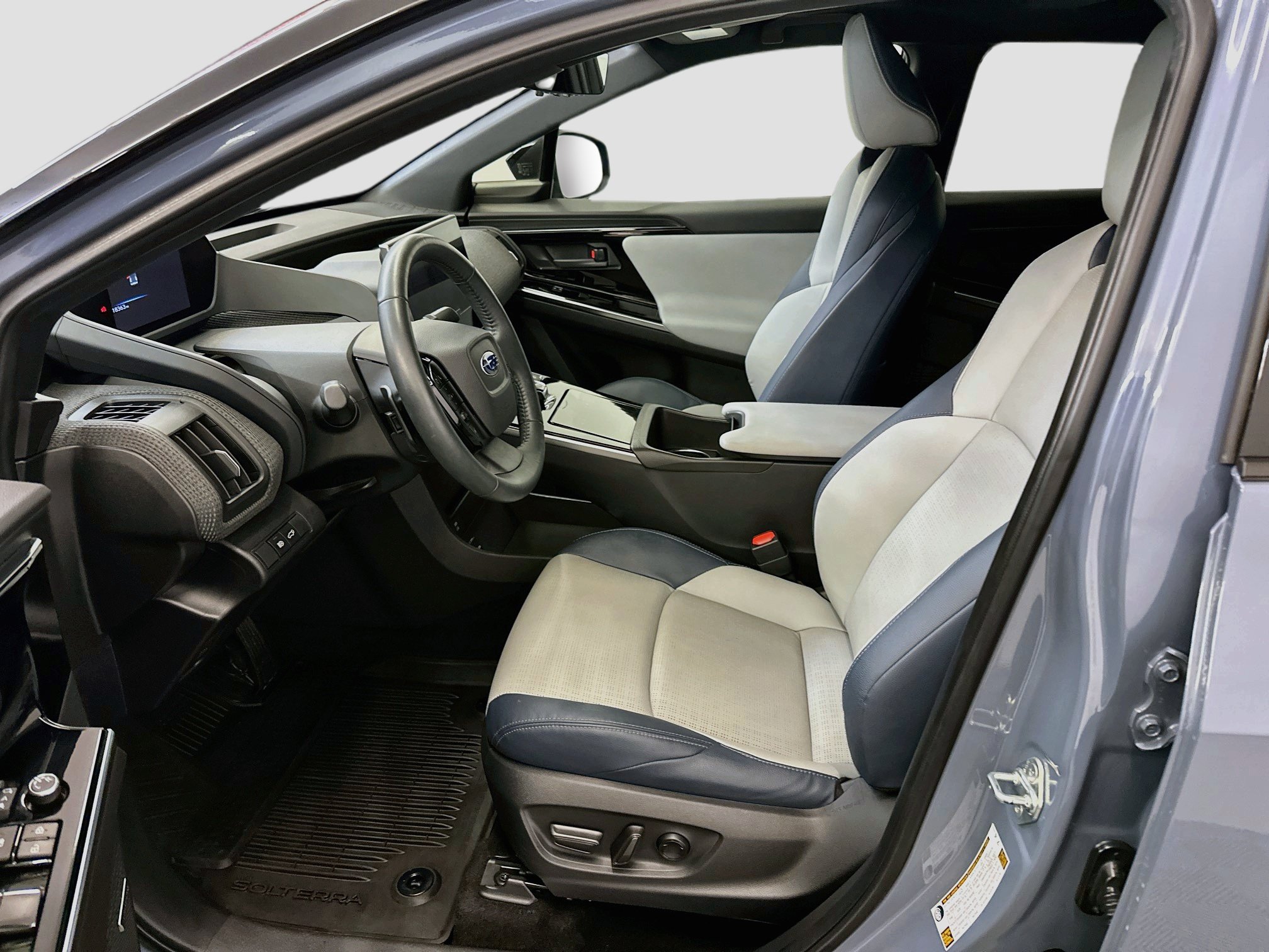 Used 2023 Subaru Solterra AWD image 13