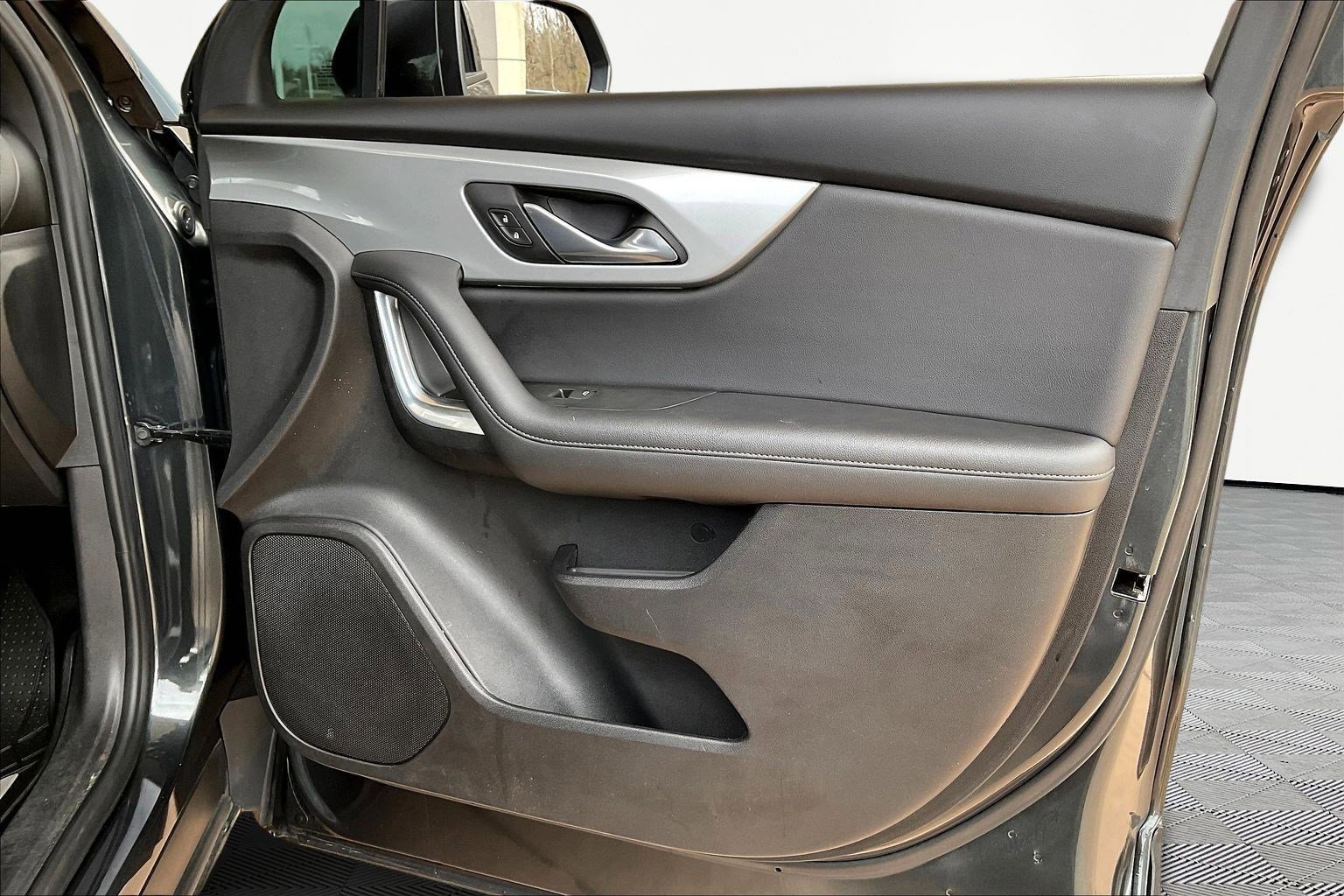 Used 2020 Chevrolet Blazer LT image 28