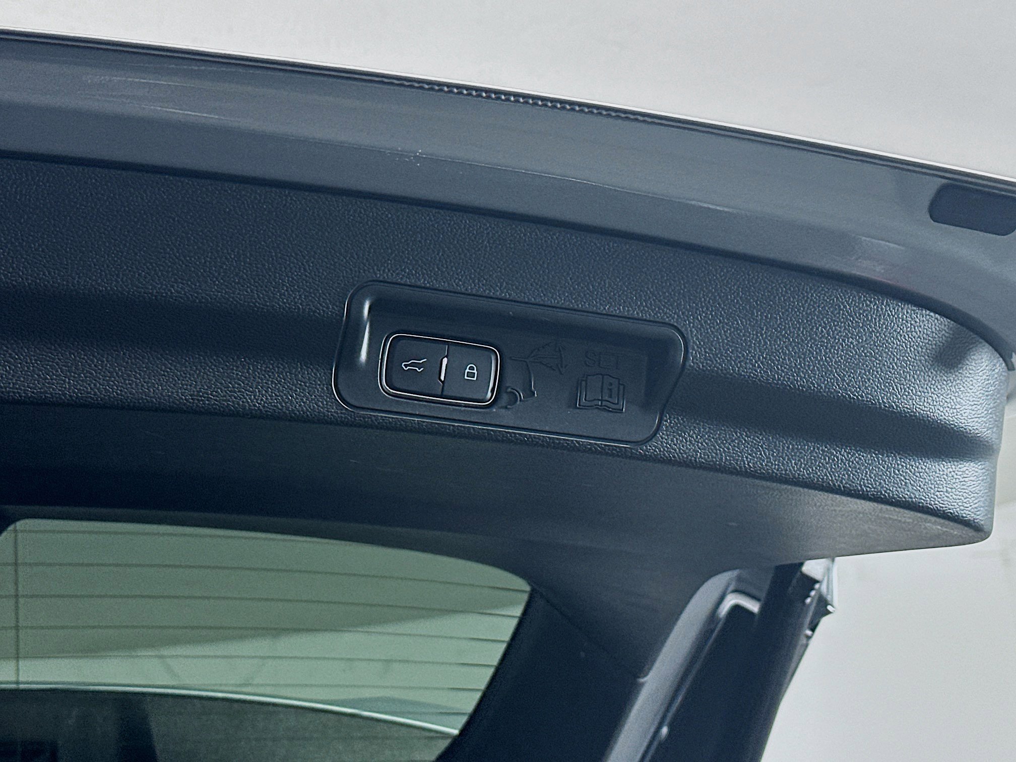 Used 2024 Ford Explorer XLT w/ Equipment Group 202A image 32