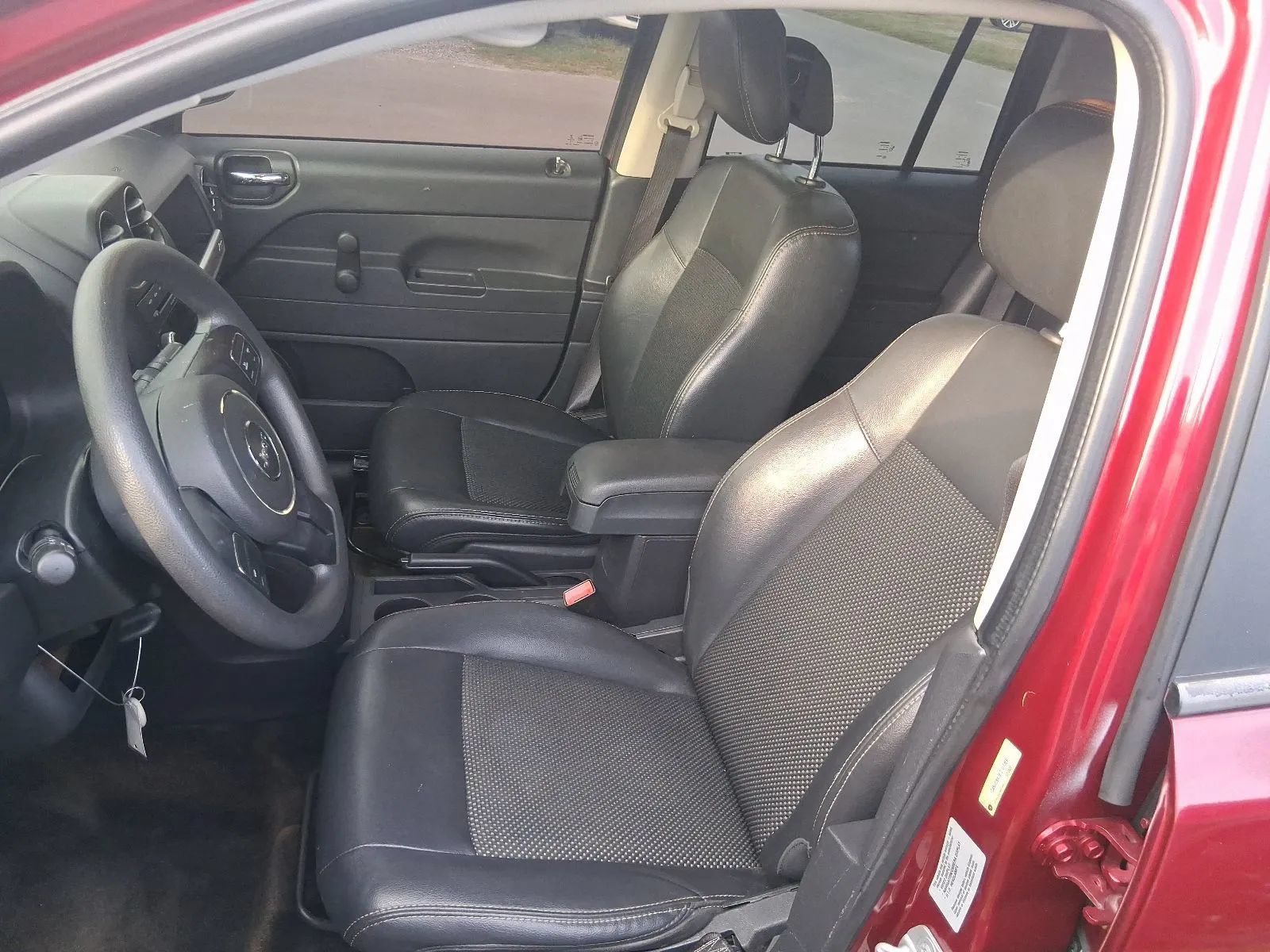Used 2015 Jeep Compass Sport FWD image 3