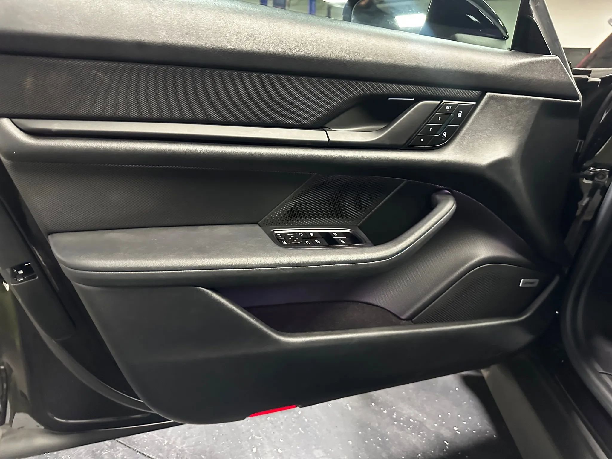 Used 2022 Porsche Taycan image 12