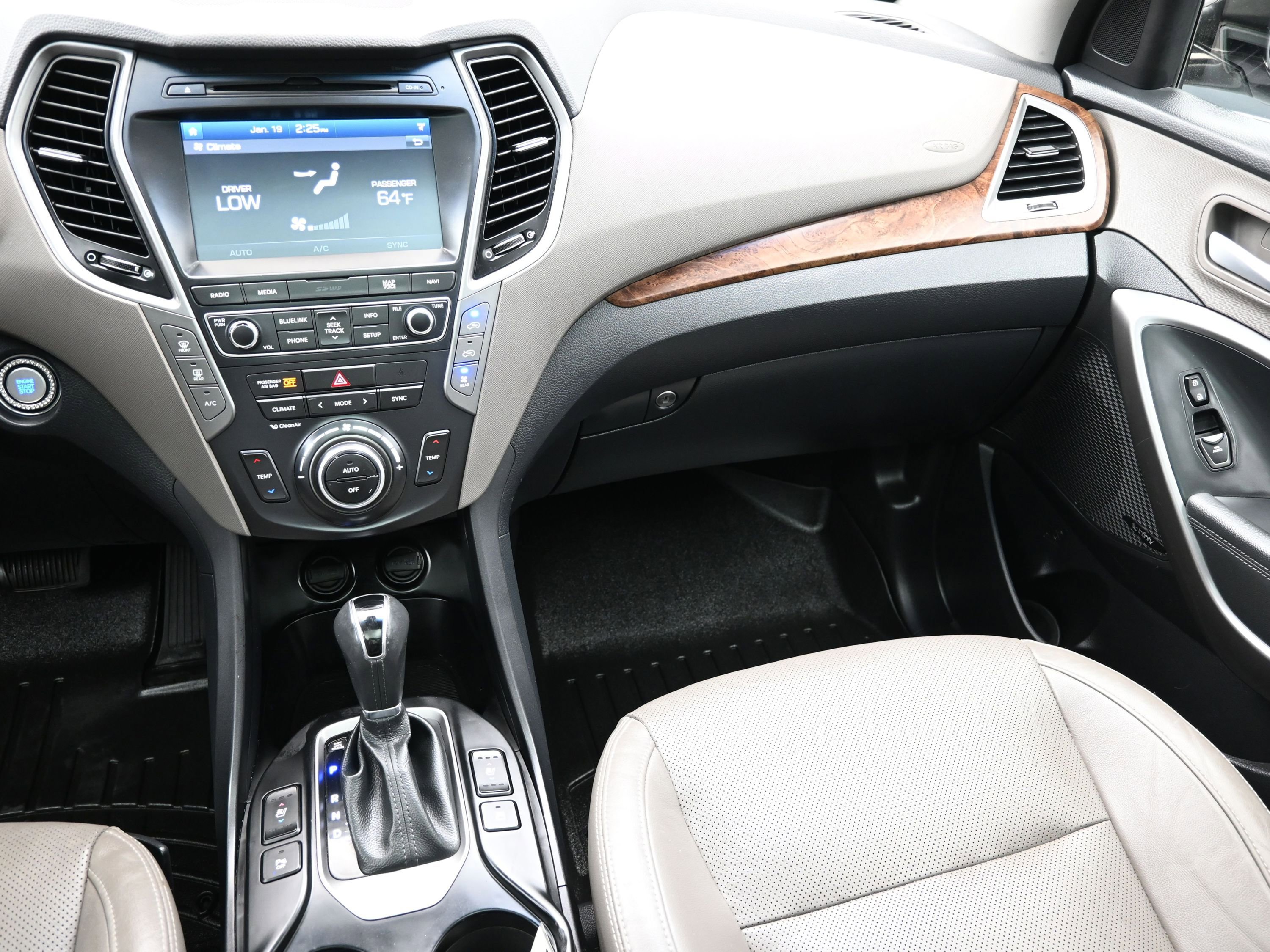 Used 2017 Hyundai Santa Fe Limited image 38
