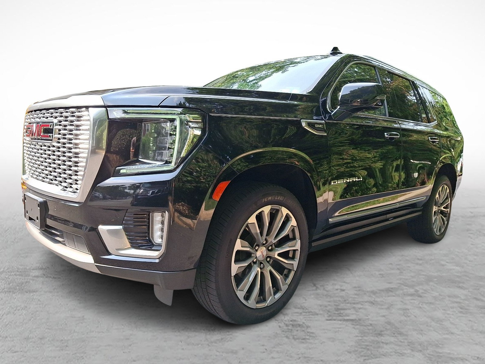 Used 2021 GMC Yukon Denali w/ Denali Premium Package AWD/4WD image 3