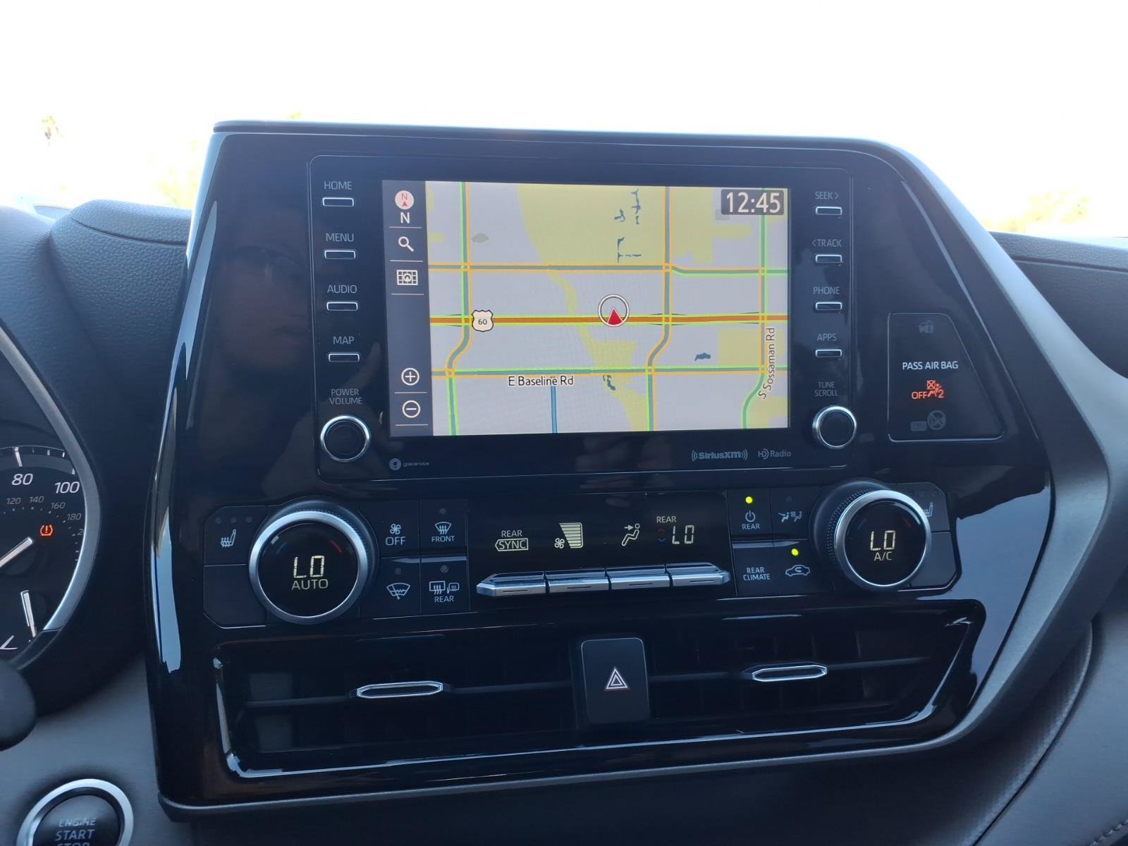 Used 2020 Toyota Highlander XLE FWD image 22