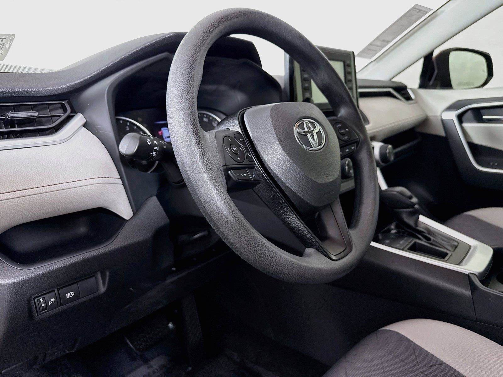 Used 2019 Toyota RAV4 XLE FWD image 4