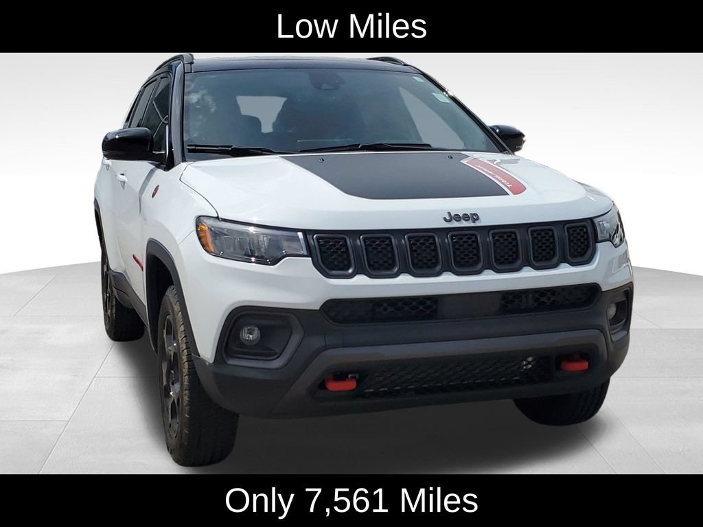 Used 2023 Jeep Compass Trailhawk w/ Trailhawk Convenience Group AWD/4WD image 2